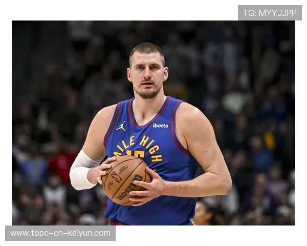 NBA球星背扣致胜，篮筐差点被他扯下来